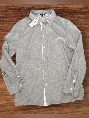 Ouku Button Front Shirt Medium
NWT Gray Textured Stretch Long Sleeve Casual